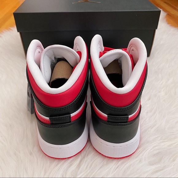 Air Jordan 1 Mid Women’s Sneakers - Picture 5 of 14